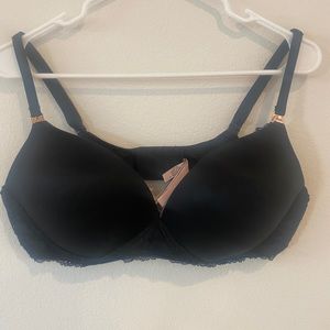 Victoria’s Secret Nursing Bra. Black, size 40C